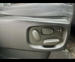 Land Rover Discovery 4 This luxurious Landmark edition Land Rover Discovery offers superior comfort - 20