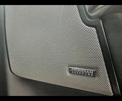 Land Rover Discovery 4 This luxurious Landmark edition Land Rover Discovery offers superior comfort - 21