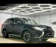 Mitsubishi Outlander STUNNING MITSUBISHI OUTLANDER 2.0 PHEV GX4H, ONLY 2 FORMER KEEPER, FULL MAIN DE