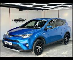 Toyota RAV4 We are offering this feature-rich 2016 Toyota RAV4 2.2 D-CAT Invincible SUV 5dr Diesel A - 6