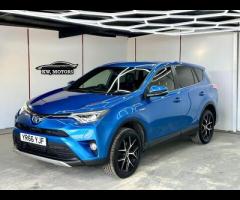 Toyota RAV4 We are offering this feature-rich 2016 Toyota RAV4 2.2 D-CAT Invincible SUV 5dr Diesel A - 9