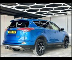 Toyota RAV4 We are offering this feature-rich 2016 Toyota RAV4 2.2 D-CAT Invincible SUV 5dr Diesel A - 10