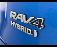 Toyota RAV4 We are offering this feature-rich 2016 Toyota RAV4 2.2 D-CAT Invincible SUV 5dr Diesel A - 46