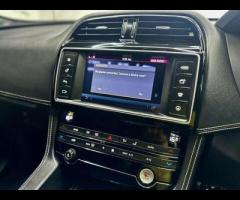 Jaguar F-PACE STUNNING JAGUAR F-PACE 3.0 D300 V6 S SPORT AWD TOP OF THE RANGE FULLY LOADED SPEC BLAC - 27