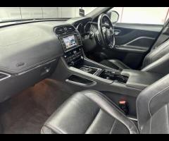 Jaguar F-PACE STUNNING JAGUAR F-PACE 3.0 D300 V6 S SPORT AWD TOP OF THE RANGE FULLY LOADED SPEC BLAC - 35