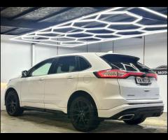 Ford Edge Boasting a full service history and a clear vehicle history check, this 2016 Ford Edge TDC - 16