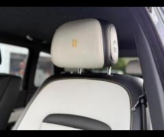 Rolls-Royce Cullinan Stunning Cullinan Black Badge Finished In Diamond Black With Black/White Interi - 14