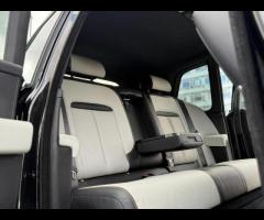 Rolls-Royce Cullinan Stunning Cullinan Black Badge Finished In Diamond Black With Black/White Interi - 16