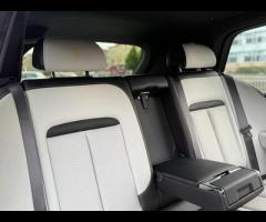 Rolls-Royce Cullinan Stunning Cullinan Black Badge Finished In Diamond Black With Black/White Interi - 17