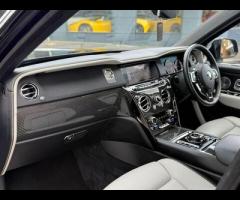 Rolls-Royce Cullinan Stunning Cullinan Black Badge Finished In Diamond Black With Black/White Interi - 27