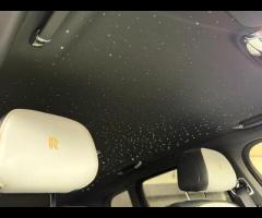 Rolls-Royce Cullinan Stunning Cullinan Black Badge Finished In Diamond Black With Black/White Interi - 33