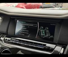 Rolls-Royce Cullinan Stunning Cullinan Black Badge Finished In Diamond Black With Black/White Interi - 35