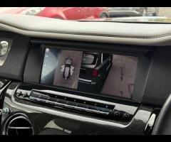 Rolls-Royce Cullinan Stunning Cullinan Black Badge Finished In Diamond Black With Black/White Interi - 36