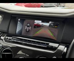 Rolls-Royce Cullinan Stunning Cullinan Black Badge Finished In Diamond Black With Black/White Interi - 37