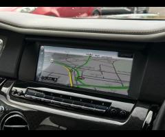 Rolls-Royce Cullinan Stunning Cullinan Black Badge Finished In Diamond Black With Black/White Interi - 38