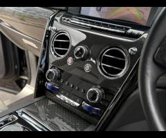 Rolls-Royce Cullinan Stunning Cullinan Black Badge Finished In Diamond Black With Black/White Interi - 48