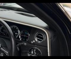 Rolls-Royce Cullinan Stunning Cullinan Black Badge Finished In Diamond Black With Black/White Interi - 50