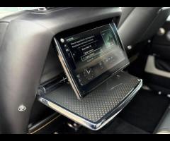 Rolls-Royce Cullinan Stunning Cullinan Black Badge Finished In Diamond Black With Black/White Interi - 51