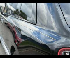 Rolls-Royce Cullinan Stunning Cullinan Black Badge Finished In Diamond Black With Black/White Interi - 55