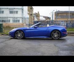 Ferrari California Stunning California T Finished in Special Order Blu Elettrico With Crema Leather. - 6