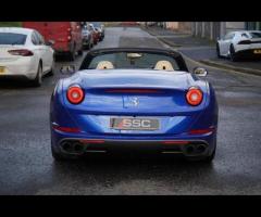 Ferrari California Stunning California T Finished in Special Order Blu Elettrico With Crema Leather. - 9