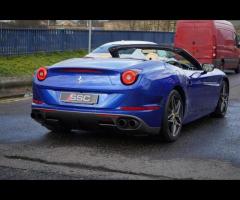 Ferrari California Stunning California T Finished in Special Order Blu Elettrico With Crema Leather. - 10