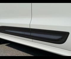 Porsche Macan Stunning Macan GTS PDK Finished In Crayon With Two Tone Leather Interior. Power Steeri - 36