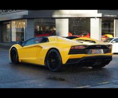 Lamborghini Aventador This 2018 Lamborghini Aventador V12 LP 740-4 S boasts exceptionally low mileag - 11