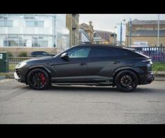 Lamborghini Urus Stunning Urus S Finished In Nero Helene With Nero Ade and Rosso Alala Bicolor Sport - 9