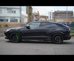 Lamborghini Urus Stunning MY25 Urus S Finished In Nero Helene With Nero Ade/Verde Faunus Sportivo Bi - 8