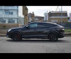 Lamborghini Urus Stunning All New Urus SE Finished Nero Helene Metallic With Nero Ade/Rosso Alala Bi - 8