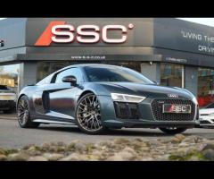 Audi R8 This 2016 Audi R8 FSI V10 Plus is a remarkable example of German engineering, offering an ex