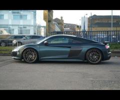 Audi R8 This 2016 Audi R8 FSI V10 Plus is a remarkable example of German engineering, offering an ex - 8