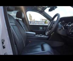Rolls-Royce Cullinan Stunning Cullinan Black Badge Finished In Tempest Grey With Black Leather. Fant - 14