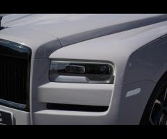 Rolls-Royce Cullinan Stunning Cullinan Black Badge Finished In Tempest Grey With Black Leather. Fant - 37