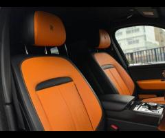 Rolls-Royce Cullinan Stunning Cullinan Black Badge Finished in Diamond Black With Mandarin and Black - 3