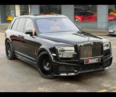 Rolls-Royce Cullinan Stunning Cullinan Black Badge Finished in Diamond Black With Mandarin and Black - 4