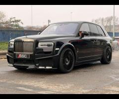Rolls-Royce Cullinan Stunning Cullinan Black Badge Finished in Diamond Black With Mandarin and Black - 7