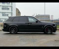 Rolls-Royce Cullinan Stunning Cullinan Black Badge Finished in Diamond Black With Mandarin and Black - 8