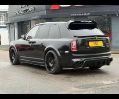 Rolls-Royce Cullinan Stunning Cullinan Black Badge Finished in Diamond Black With Mandarin and Black - 11