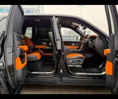 Rolls-Royce Cullinan Stunning Cullinan Black Badge Finished in Diamond Black With Mandarin and Black - 13