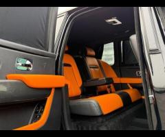 Rolls-Royce Cullinan Stunning Cullinan Black Badge Finished in Diamond Black With Mandarin and Black - 15