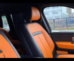 Rolls-Royce Cullinan Stunning Cullinan Black Badge Finished in Diamond Black With Mandarin and Black - 21