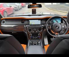 Rolls-Royce Cullinan Stunning Cullinan Black Badge Finished in Diamond Black With Mandarin and Black - 25