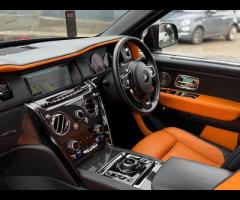 Rolls-Royce Cullinan Stunning Cullinan Black Badge Finished in Diamond Black With Mandarin and Black - 27