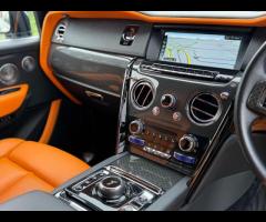 Rolls-Royce Cullinan Stunning Cullinan Black Badge Finished in Diamond Black With Mandarin and Black - 28