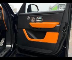 Rolls-Royce Cullinan Stunning Cullinan Black Badge Finished in Diamond Black With Mandarin and Black - 36