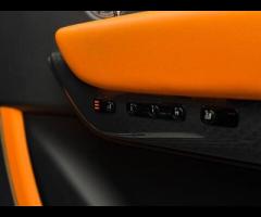 Rolls-Royce Cullinan Stunning Cullinan Black Badge Finished in Diamond Black With Mandarin and Black - 39