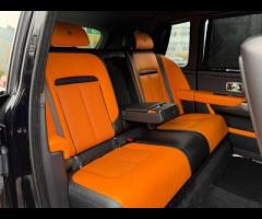Rolls-Royce Cullinan Stunning Cullinan Black Badge Finished in Diamond Black With Mandarin and Black - 41