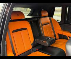 Rolls-Royce Cullinan Stunning Cullinan Black Badge Finished in Diamond Black With Mandarin and Black - 42